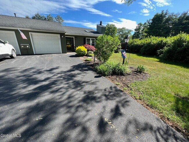 Foto del edificio - 111 Stone Ridge Ct