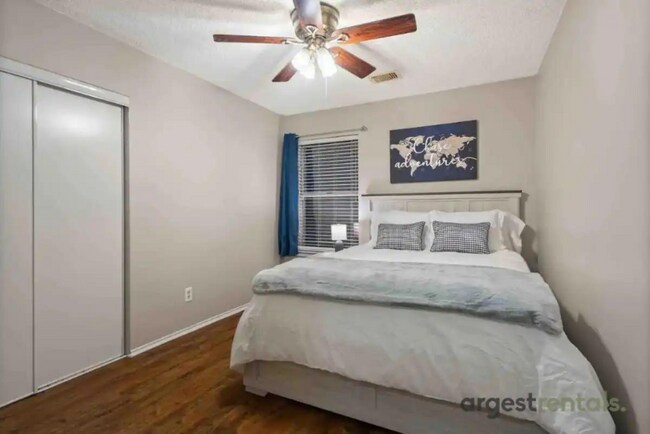 Foto del edificio - 4143 Norway Ln