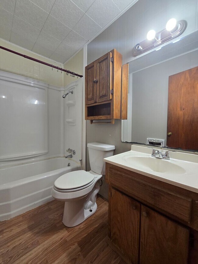 Foto del edificio - 3 bed 1 bath in Tecumseh!