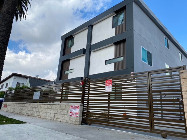 Foto del edificio - 14759 Friar St