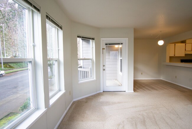 Foto del edificio - Lair Hill: Great 2 Bed 2 Bath with DW, W/D...