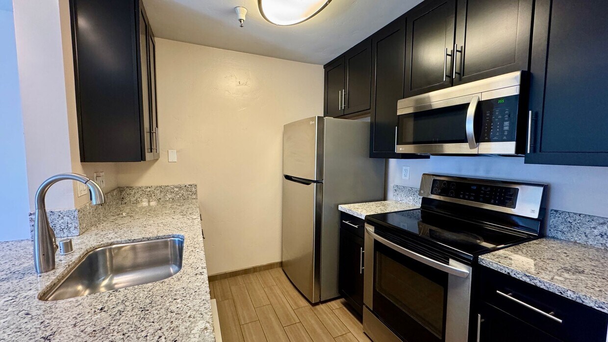 Foto principal - Largest 1-Bedroom Layout with In Unit Laundry