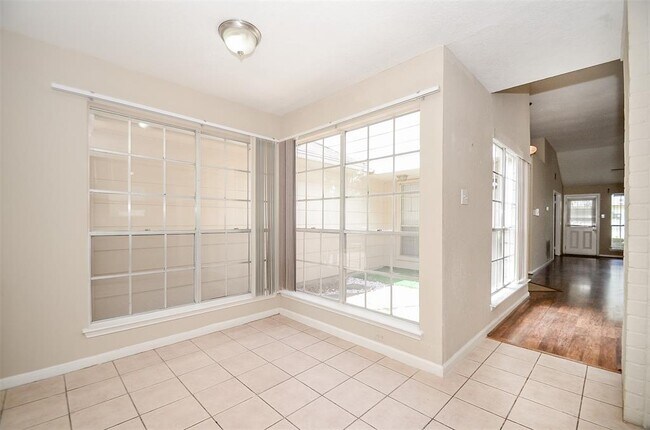 Foto del edificio - 1807 Trendwest Dr