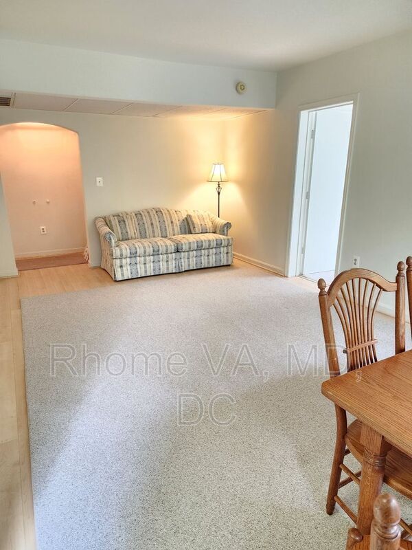 Building Photo - 1801 Queens Ln