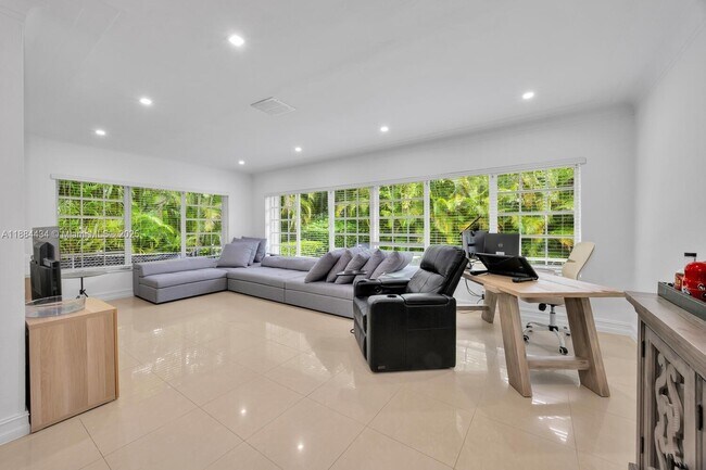 Foto del edificio - 6815 Gratian St