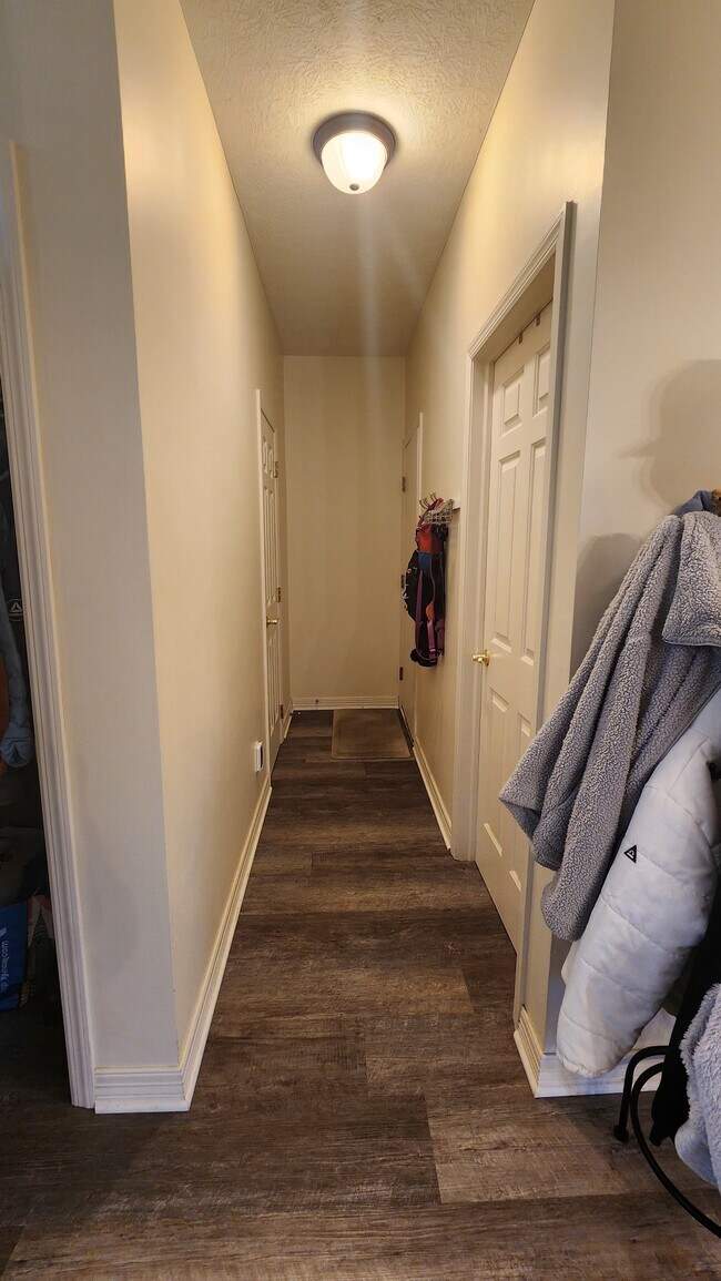 Foto del edificio - 2497 Crestview Woods Dr