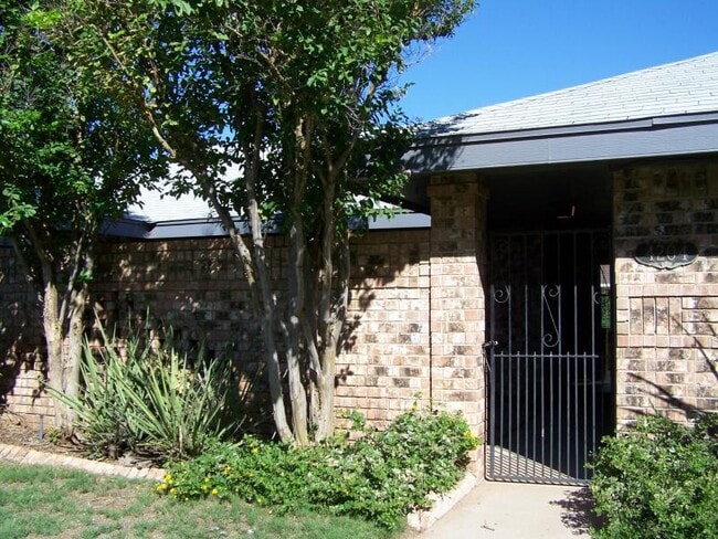 Building Photo - 4204 St Andrews Dr