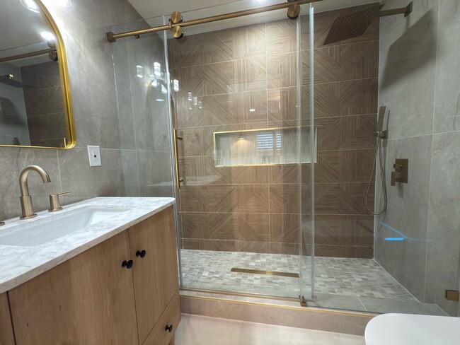Foto del edificio - 114 S Emerald Pl