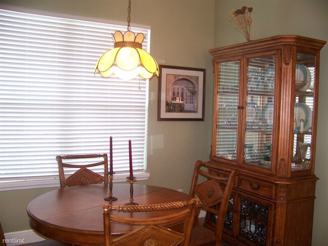 Building Photo - 1140 Charming St