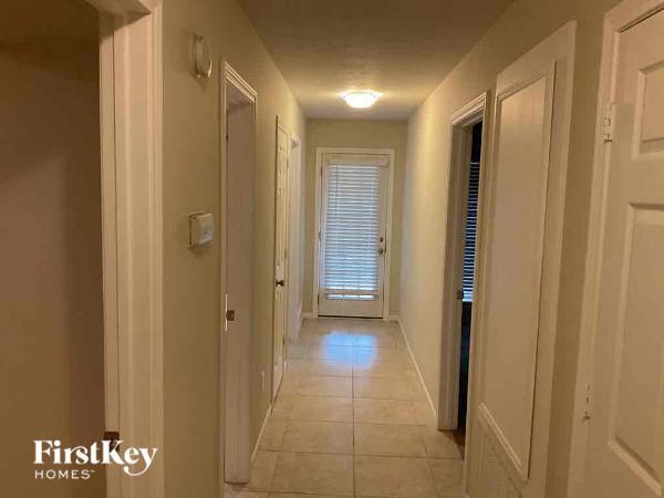 Building Photo - 112 Golfview Ct