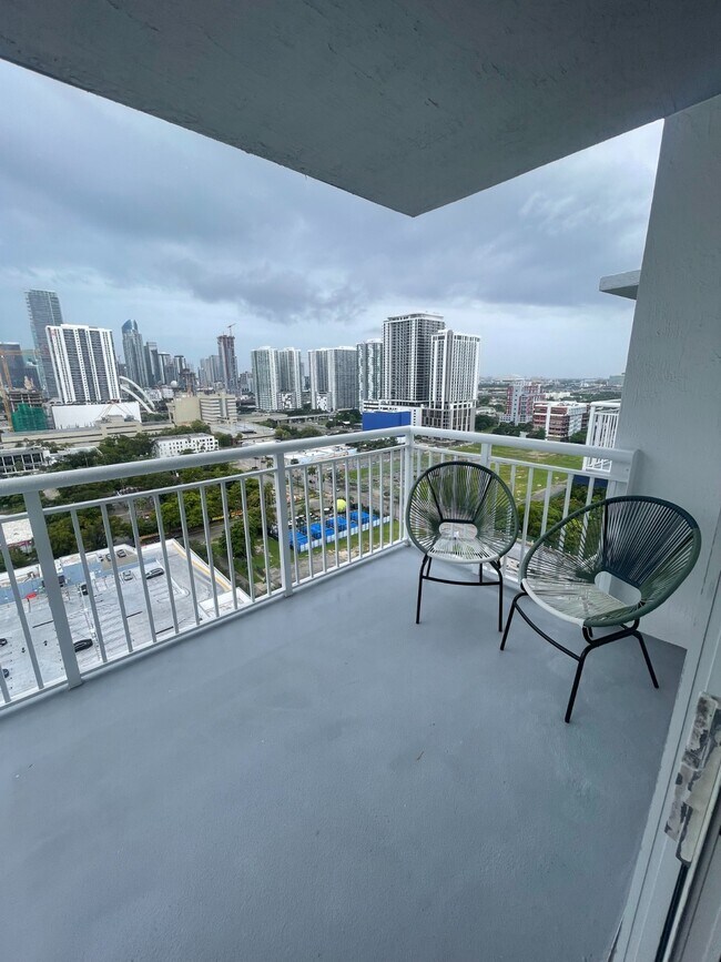 Foto del edificio - 275 NE 18th St