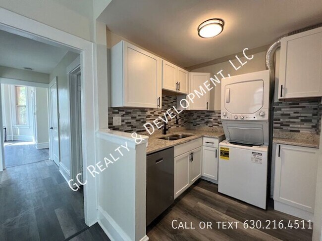 Building Photo - *** $500 DISCOUNT OFF SECOND MONTHS RENT! ...