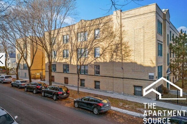 Building Photo - 5036 N Wolcott Ave
