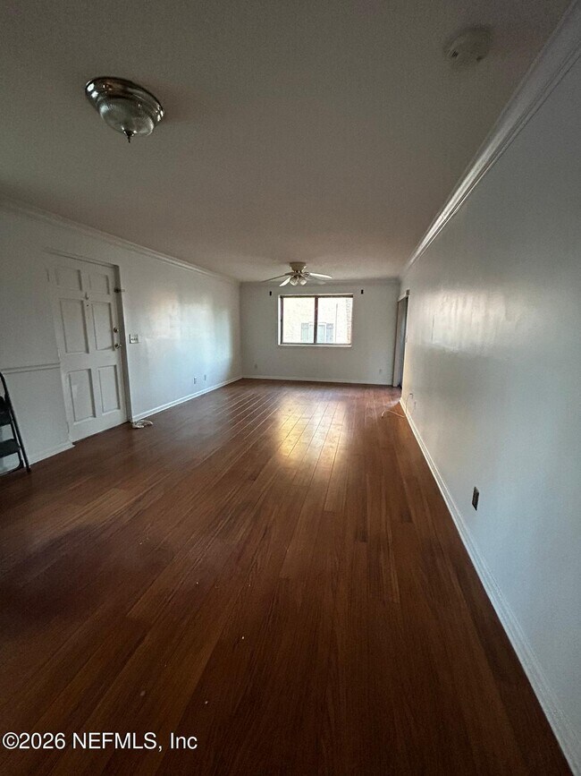 Foto del edificio - 5375 Ortega Farms Blvd
