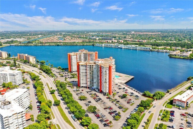 Foto del edificio - 1301 NE Miami Gardens Dr