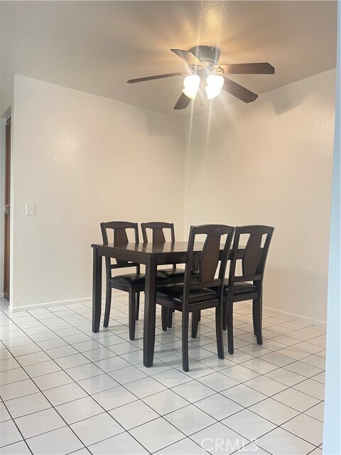 Foto del edificio - 8167 Vineyard Ave
