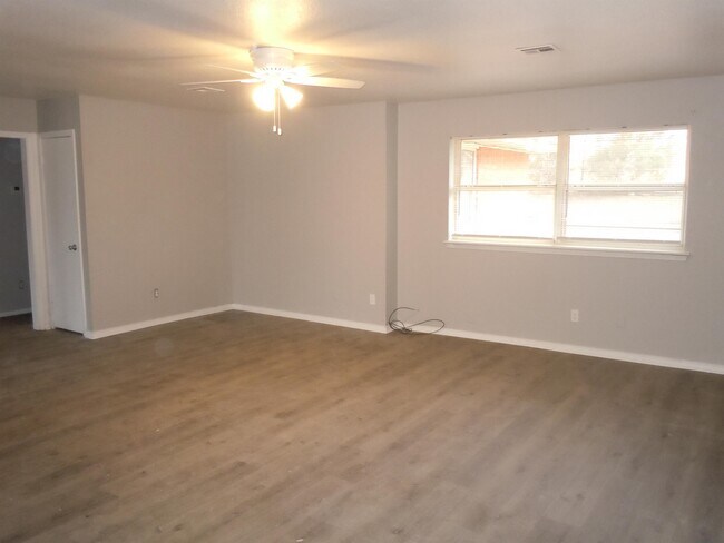 Building Photo - 208 Butler Dr