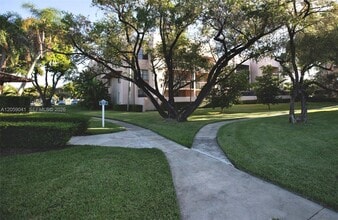 Building Photo - 10425 SW 112th Ave