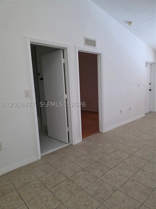 Foto del edificio - 3415 NE 9th Dr