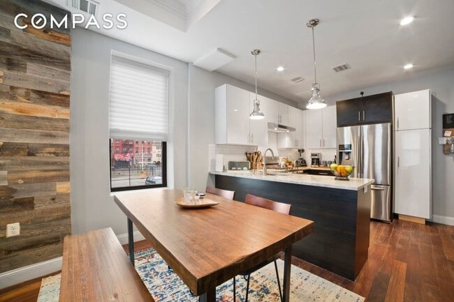 Foto del edificio - 730 Quincy St