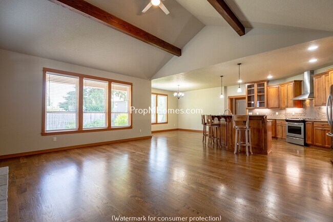 Foto del edificio - 1482 N Elm St