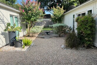 Building Photo - 12210 Ravenmoor Dr