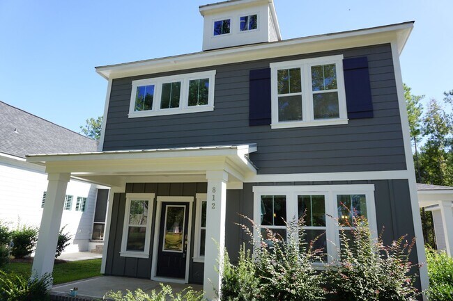 Building Photo - 4BR/3.5BA Home in the Gated Community of R...
