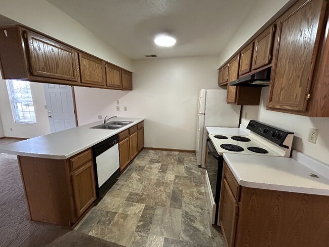 Foto del edificio - 5573 Tall Pines Pkwy