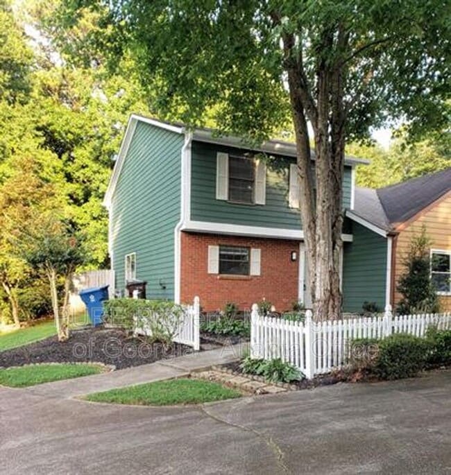 Building Photo - 5031 Village Green Way