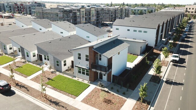 Foto del edificio - Stunning 3 bed home in Meriam Park for rent, available May 8th!