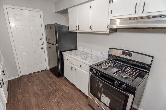 Building Photo - 1639 Northwood St