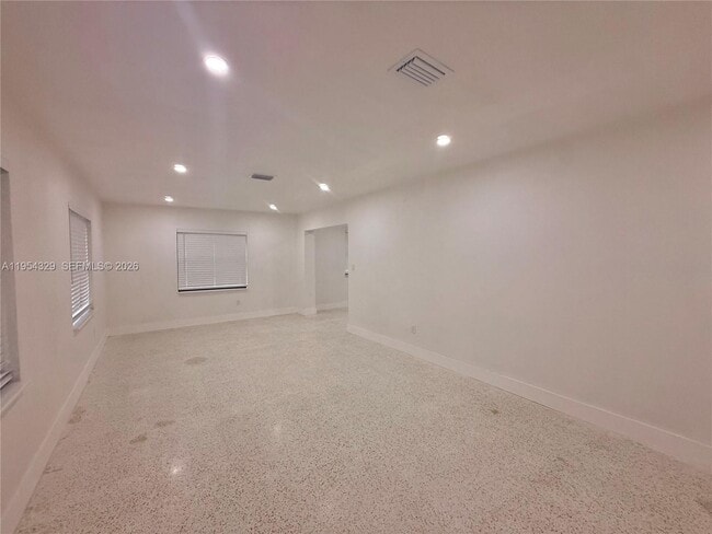 Foto del edificio - 3400 SW 17th St