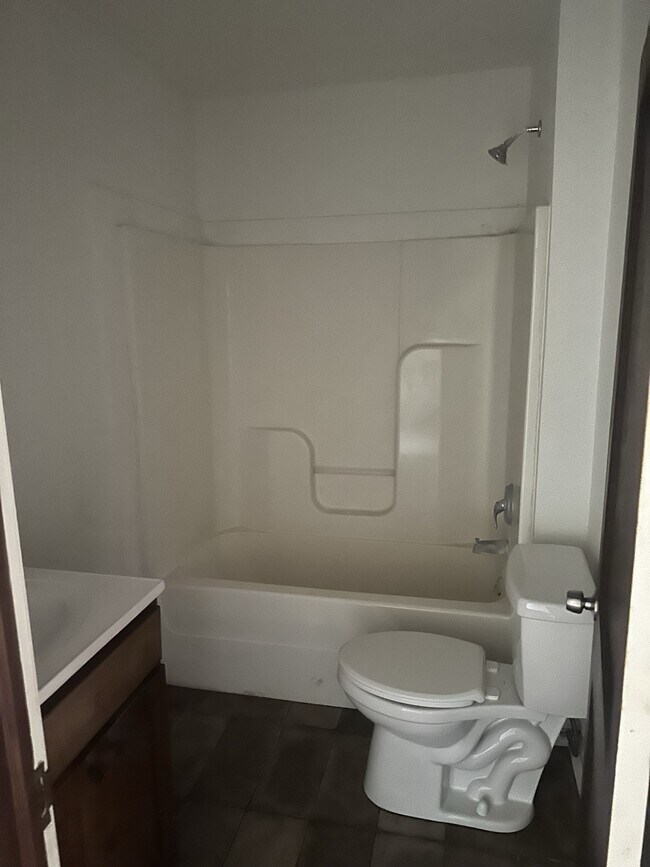 Foto del edificio - 922 E 7th St