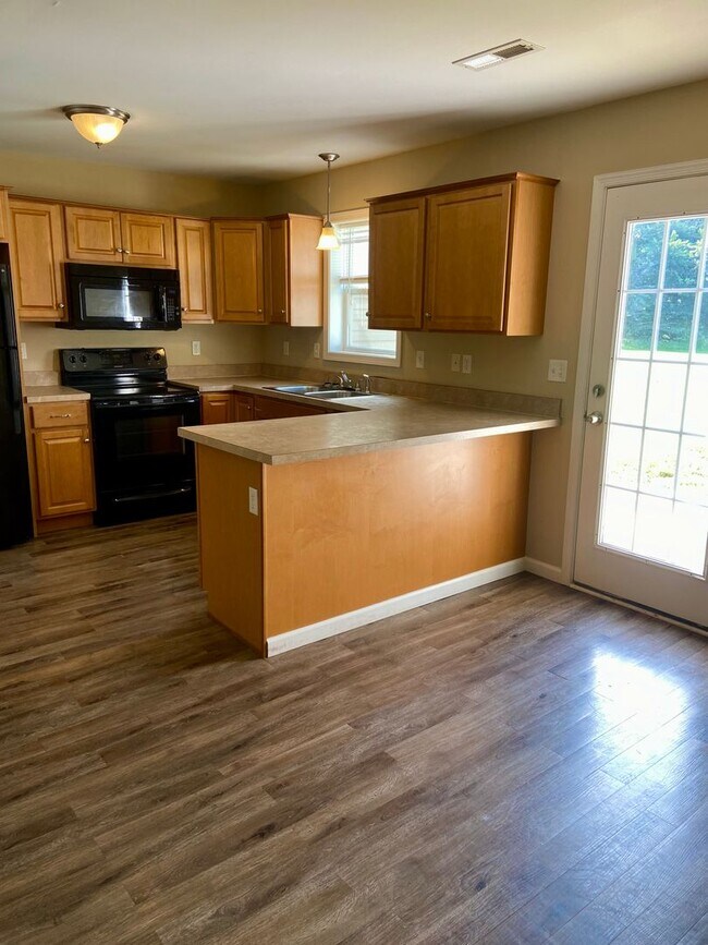 Building Photo - 2104 Market St Ext