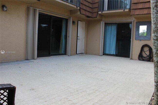 Foto del edificio - 2584 Lakeview Ct