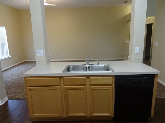Building Photo - 13895 Devan Lee Dr N