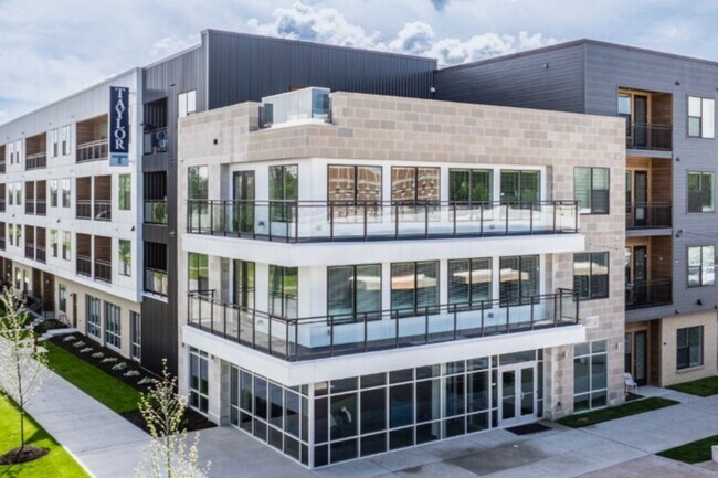 Exterior del lado oeste - Taylor