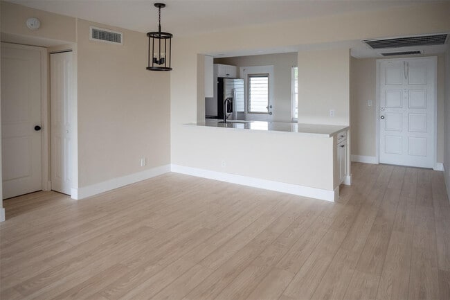 Foto del edificio - 3001 S Course Dr