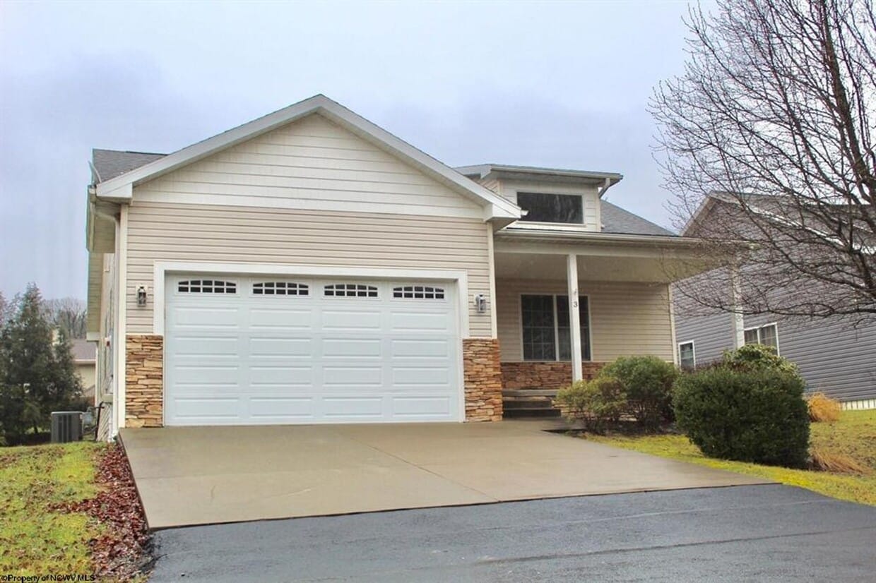 Primary Photo - Cheat Lake - 3 bedroom, 2 bathroom Home - ...