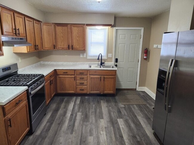 Building Photo - 406 7th St