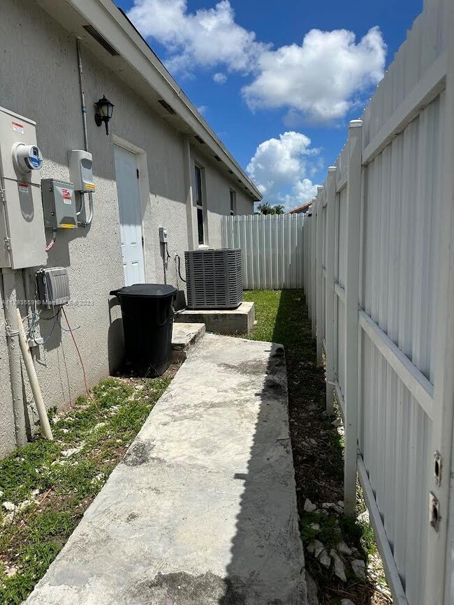 Building Photo - 27869 SW 133rd Ave