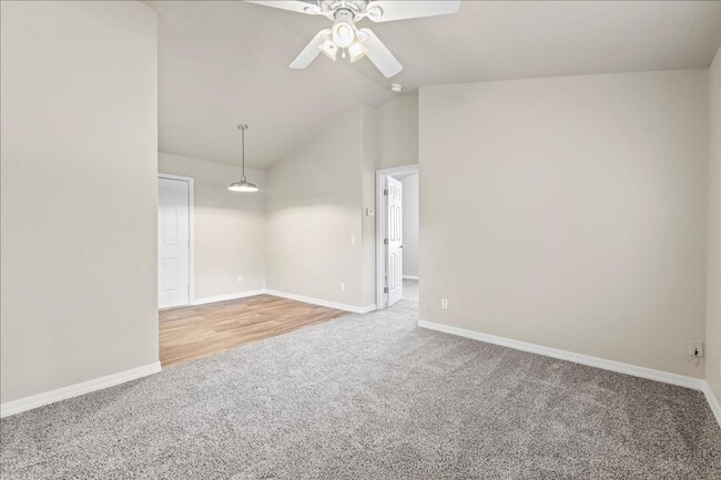 Building Photo - 3 Bedroom 2 Bathroom Near Whitewater Park
