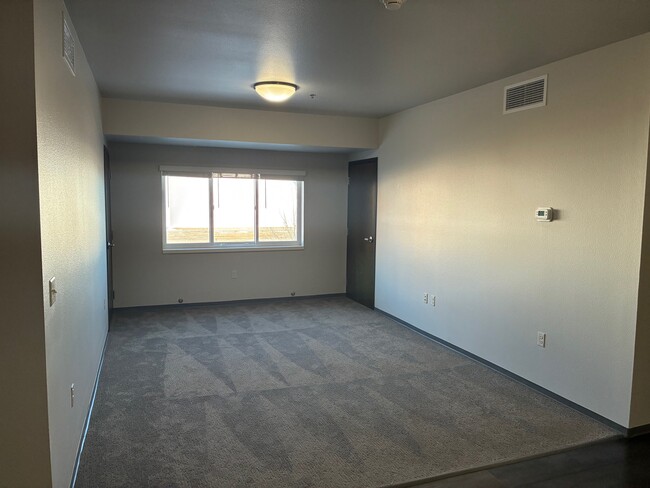 Building Photo - Presentation Heights