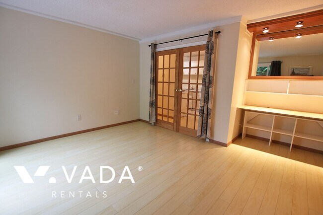 Building Photo - Sussex Square 1 Bedroom Apartment For Rent...
