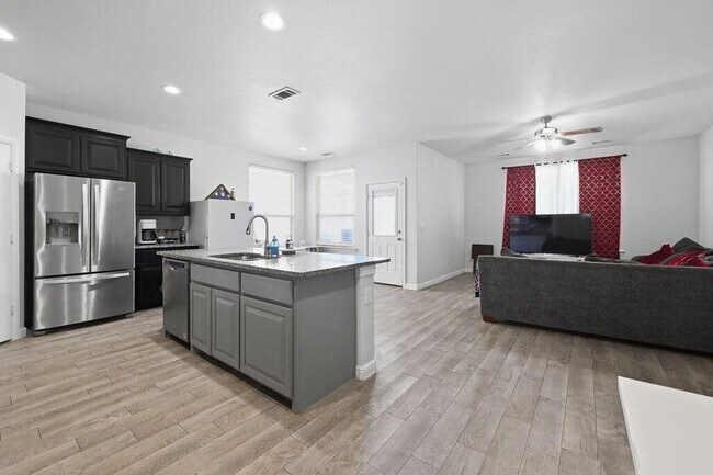 Foto del edificio - 8401 E County Rd 114