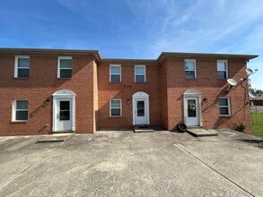 Building Photo - 225 Tulip Dr