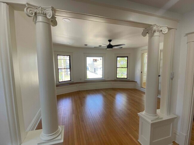 living room - 1331 E Dayton St