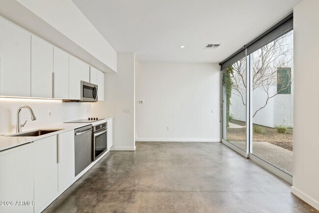 Foto del edificio - 1337 E Polk St