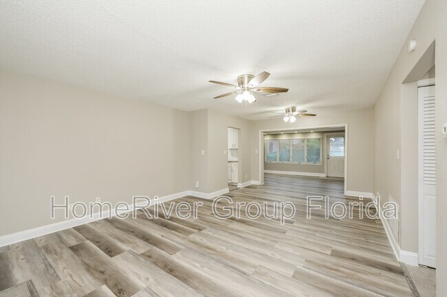 Building Photo - 1023 San Pedro Dr