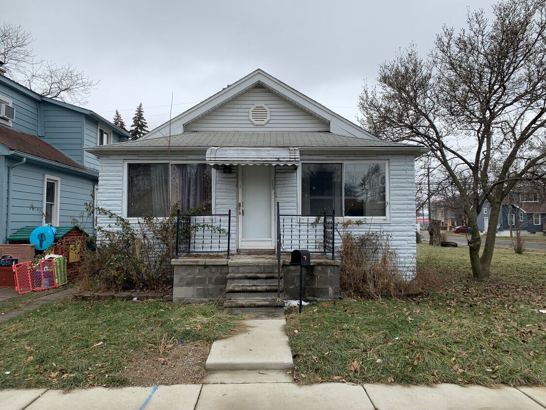 Primary Photo - 2 Bedroom 1 Bath $1000